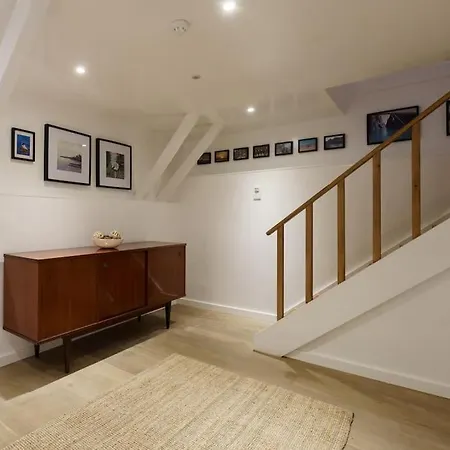 Charm With Patio Apartman