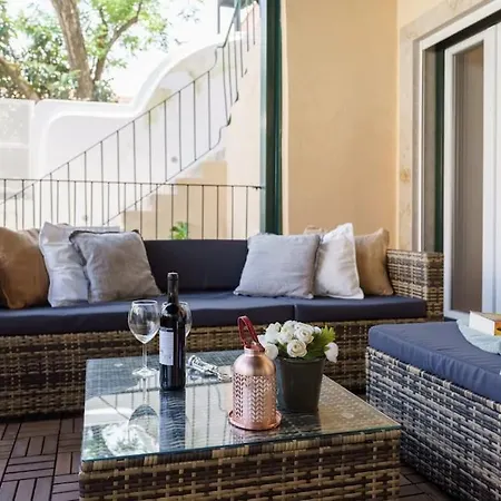 Charm With Patio Apartman *