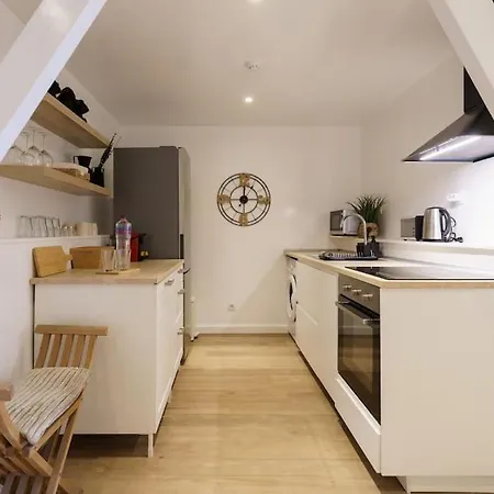 Charm With Patio Apartment *