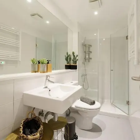 Apartment Charm With Patio Lisbon