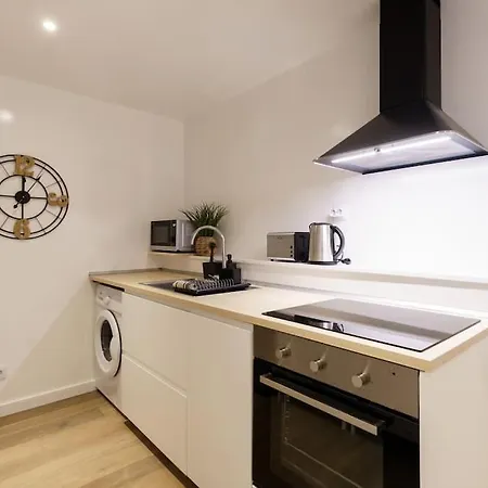 Charm With Patio 公寓 *