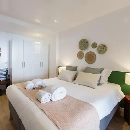 Apartment Charm With Patio Lisbon
