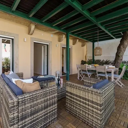 Charm With Patio Lisbon