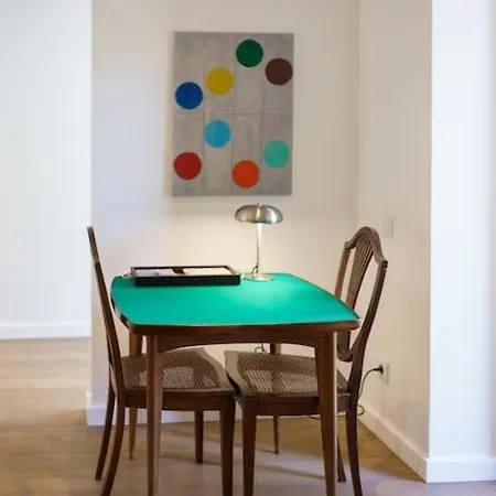 Charm With Patio 公寓