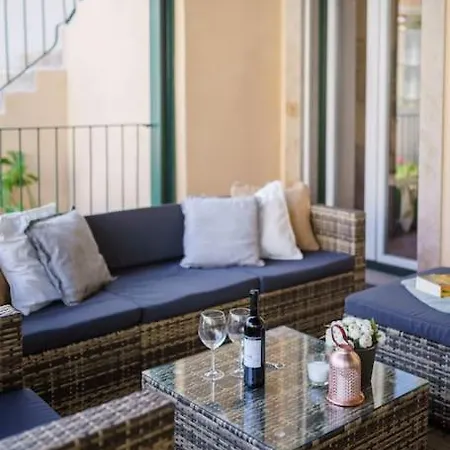 Apartment Charm With Patio Lisbon