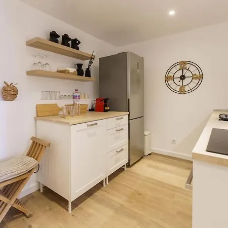 Charm With Patio Apartment *