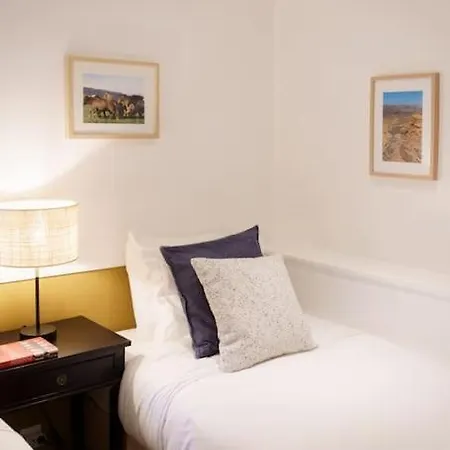 公寓 Charm With Patio *