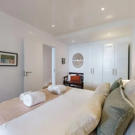 Charm With Patio 公寓